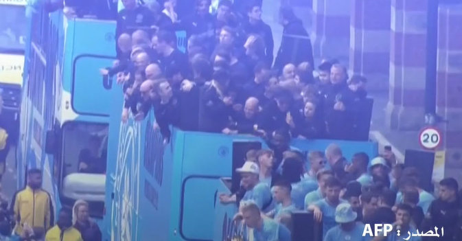 لاعبو مانشستر سيتي يحتفلون بلقب الدوري الإنجليزي الممتاز