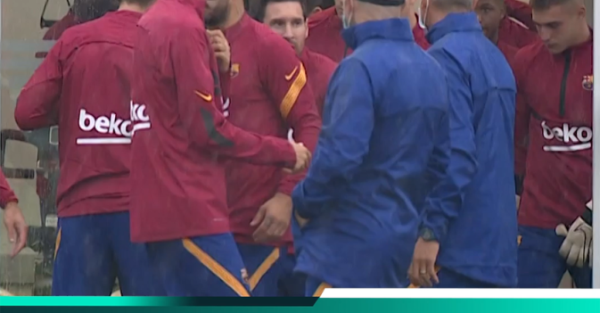 لقطات من أول مرن جماعي لـ"ليونيل ميسي" مع برشلونة، بعد قراره بالبقاء مع الفريق حتى نهاية عقده صيف عام 2021