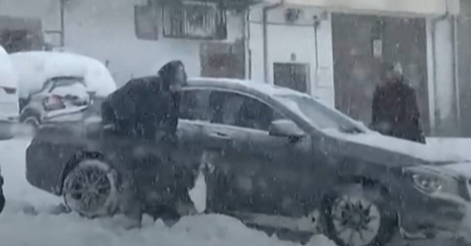عاصفة ثلجية تضرب شمال إسبانيا