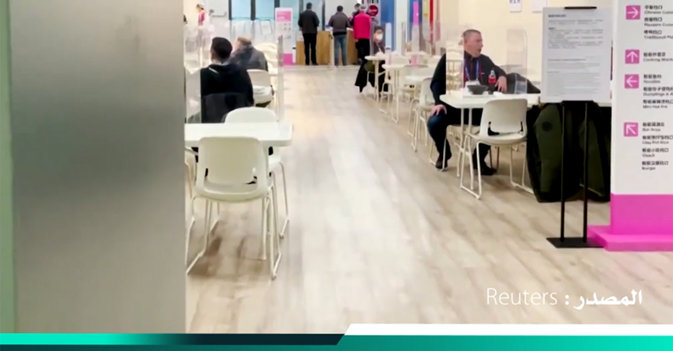 روبوتات تحضر الطعام وتقدمه للصحافيين في أولمبياد بكين