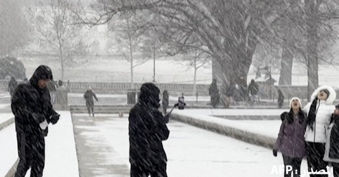 عاصفة ثلجية عاتية تكسو واشنطن برداء أبيض