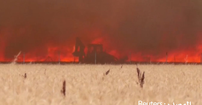 رجل مشتعل ينجو من حرائق الغابات الإسبانية