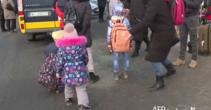 استمرار تدفق آلاف اللاجئين الأوكرانيين إلى بولندا