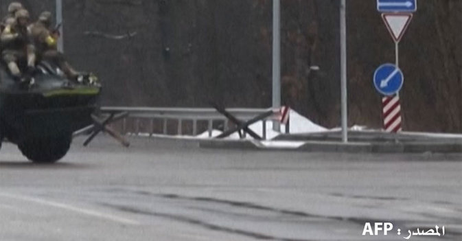 الجيش الأوكراني ينصب نقاط تفتيش غرب العاصمة