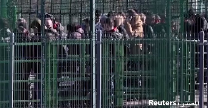 أوكرانيون يفرون من الحرب إلى بولندا