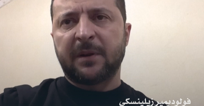 زيلينسكي للروس بوتين «يرسل مواطنيه إلى الموت»