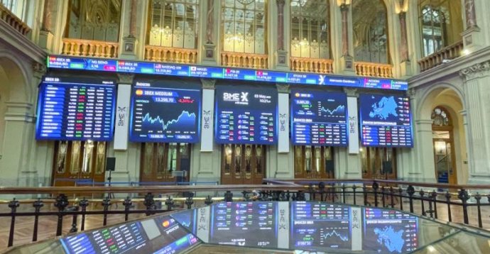 الدولار يتراجع  في «ساعات الترقب»