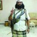 انتشار صورة لخالد باطرفي أبرز قيادات «القاعدة» وهو يدوس العلم اليمني