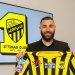 الفرنسي كريم بنزيمة يحمل قميص فريق الاتحاد (المركز الإعلامي بالنادي)