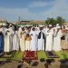 يؤدون صلاة عيد الأضجى في الغضارف (أ.ف.ب)