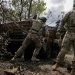 Ukrayna savaşının başından bu yana her iki taraftan toplam 350 bin askerin öldüğü ya da yaralandığı tahmin ediliyor (Reuters)