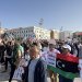 متظاهرون ليبيون في «ميدان الشهداء» بطرابلس في 23 مايو الحالي (إ.ب.أ)