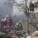 رجال الإنقاذ في موقع انفجار بعد غارة إسرائيلية بطهران أمس (جمعية الهلال الأحمر الإيراني - أ.ب)