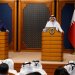 الشيخ محمد بن عبد الرحمن آل ثاني رئيس مجلس الوزراء القطري خلال مؤتمر صحافي مشترك مع رئيس الحكومة اللبنانية نواف سلام (أ.ف.ب)