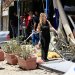 سكان محليون في موقع استهداف إسرائيلي في محيط مدينة النبطية بجنوب لبنان (إ.ب.أ)