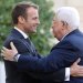 صورة أرشيفية للرئيس ماكرون مستقبلاً رئيس السلطة الفلسطينية محمود عباس في باريس يوم 21 سبتمبر عام 2021 (أ.ف.ب)