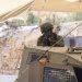 جندي إسرائيلي يصوّب بندقيته خلال عملية عسكرية في نابلس بالضفة الغربية في 23 يوليو 2025 (إ.ب.أ)