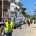 شاحنات تحمل مساعدات طبية تصل إلى مخازن منظمة الصحة العالمية في دير البلح لقطاع غزة (حنان بلخي المديرة الإقليمية لمنظمة الصحة العالمية في شرق المتوسط عبر منصة «إكس»)