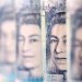 أوراق نقدية من الجنيه الإسترليني (رويترز)