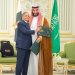 ولي العهد السعودي ورئيس الوزراء الباكستاني خلال عقدهما جلسة مباحثات رسمية في الرياض أمس (واس)