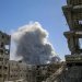 سحابة من الدخان إثر ضربة جوية إسرائيلية بمدينة غزة يوم الأربعاء (إ.ب.أ)