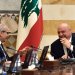 الرئيس اللبناني جوزيف عون متحدثاً مع رئيس الحكومة نواف سلام خلال جلسة الحكومة الاثنين (إ.ب.أ)