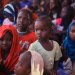 أطفال نازحون من الفاشر في مخيم لجأوا إليه هرباً من القتال بين القوات الحكومية و«قوات الدعم السريع» في طويلة بإقليم دارفور بالسودان 3 نوفمبر 2025 (أ.ب)