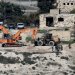 آليات إسرائيلية تجرف الأرض تمهيداً لبناء مستوطنات قرب جنين بالضفة الغربية المحتلة (إ.ب.أ)