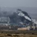 دخان كثيف يتصاعد من موقع ضربة إيرانية في جنوب إسرائيل أمس (رويترز) ... وفي الإطار وزراء خارجية السعودية وباكستان ومصر وتركيا قبيل اجتماعهم في إسلام آباد (أ.ف.ب)