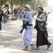 مسلحان حوثيان خلال تجمع في صنعاء للتضامن مع إيران (إ.ب.أ)