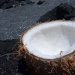 يسهم جوز الهند الطازج في إبطاء امتصاص السكر (أرشيفية-رويترز)