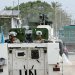 صورة لعربة مصفحة فرنسية أثناء عبورها جسر القاسمية في الجنوب اللبناني في إطار عملها في قوة «اليونيفيل» (أ.ف.ب)