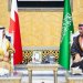 ملك البحرين في حديث مع ولي العهد السعودي عقب وصوله إلى جدة لحضور القمة الخليجية التشاورية (واس)