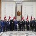 صورة وزعتها الرئاسة العراقية يوم 27 أبريل 2026 تظهر الرئيس نزار أميدي (وسط - يسار) وهو يتحدث إلى رئيس الوزراء المُكلَّف علي الزيدي (وسط - يمين)