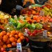 تعتبر الفواكه من أفضل مصادر فيتامين «ج» (رويترز)