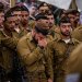 جنود إسرائيليون يبكون الأحد زميلاً لهم قتل بمسيرة في جنوب لبنان (أ.ب)