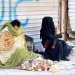 عائلة يمنية مشردة بعد توقف مصدر دخل العائل (إكس)