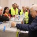 الرئيس الفلسطيني محمود عباس يدلي بصوته خلال انتخابات اللجنة المركزية لحركة «فتح» (أ.ف.ب)