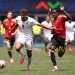 حمزة عبد الكريم في سباق بالكرة مع ناثان نغوي لاعب بلجيكا (أ.ف.ب)