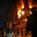 النيران مندلعة بمبنى سكني قصفته إسرائيل خلال استهداف القائد العسكري لـ«حماس» عز الدين الحداد بحي الرمال في مدينة غزة ليل 15 مايو 2026 (إ.ب.أ)
