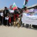 فلسطينيون جرحى وذووهم في وقفة احتجاجية يوم الأحد أمام مستشفى الشفاء في مدينة غزة يطالبون بالسماح للمرضى والجرحى بالسفر للعلاج (د.ب.أ)