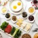 ينصح الخبراء بأن ننوع من خياراتنا وأن نجرب خيارات إفطار جديدة تخالف المألوف (رويترز)