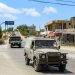 دورية للجيش اللبناني في بلدة صريفا بقضاء صور في جنوب لبنان، بالتزامن مع اختتام جولة جديدة من المفاوضات اللبنانية - الإسرائيلية في روما برعاية أميركية، والتي أسفرت عن الاتفاق على المضي في تنفيذ "المناطق التجريبية" (أ.ف.ب)