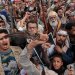 الحوثيون يتجاهلون اتساع رقعة الفقر ويوجهون الموارد للحشد والتعبئة (رويترز)