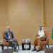 خلال اللقاء بين الأمير عبد العزيز بن سلمان ورايت في الرياض (الوزارة)