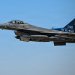طائرة مقاتلة من طراز F-16 تابعة لسلاح الجو الأميركي تقلع من قاعدة في الشرق الأوسط (سنتكوم)
