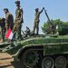 جانب من عرض عسكري يوم 17 أغسطس 2026 في مدينة القضارف بشرق السودان خلال الاحتفالات بالذكرى الـ72 لتأسيس الجيش (أ.ف.ب)