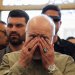 رئيس البرلمان الإيراني محمد باقر قاليباف باكياً في النجف العراقية يوم الجمعة عند قبر أبو مهدي المهندس الذي قُتل إلى جانب قاسم سليماني في غارة أميركية في يناير 2020 (رويترز)