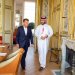 ولي العهد السعودي والرئيس الفرنسي يتجولان في قصر الإليزيه مساء الأحد (تصوير: بندر الجلعود)