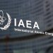 شعار «الوكالة الدولية للطاقة الذرية» بمقر المنظمة في فيينا بالنمسا... 6 مارس 2023 (رويترز)